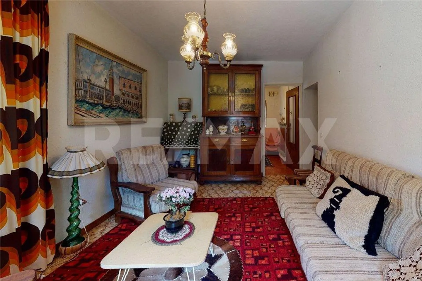 Semi-detached house with garden - Photo 8 of 13