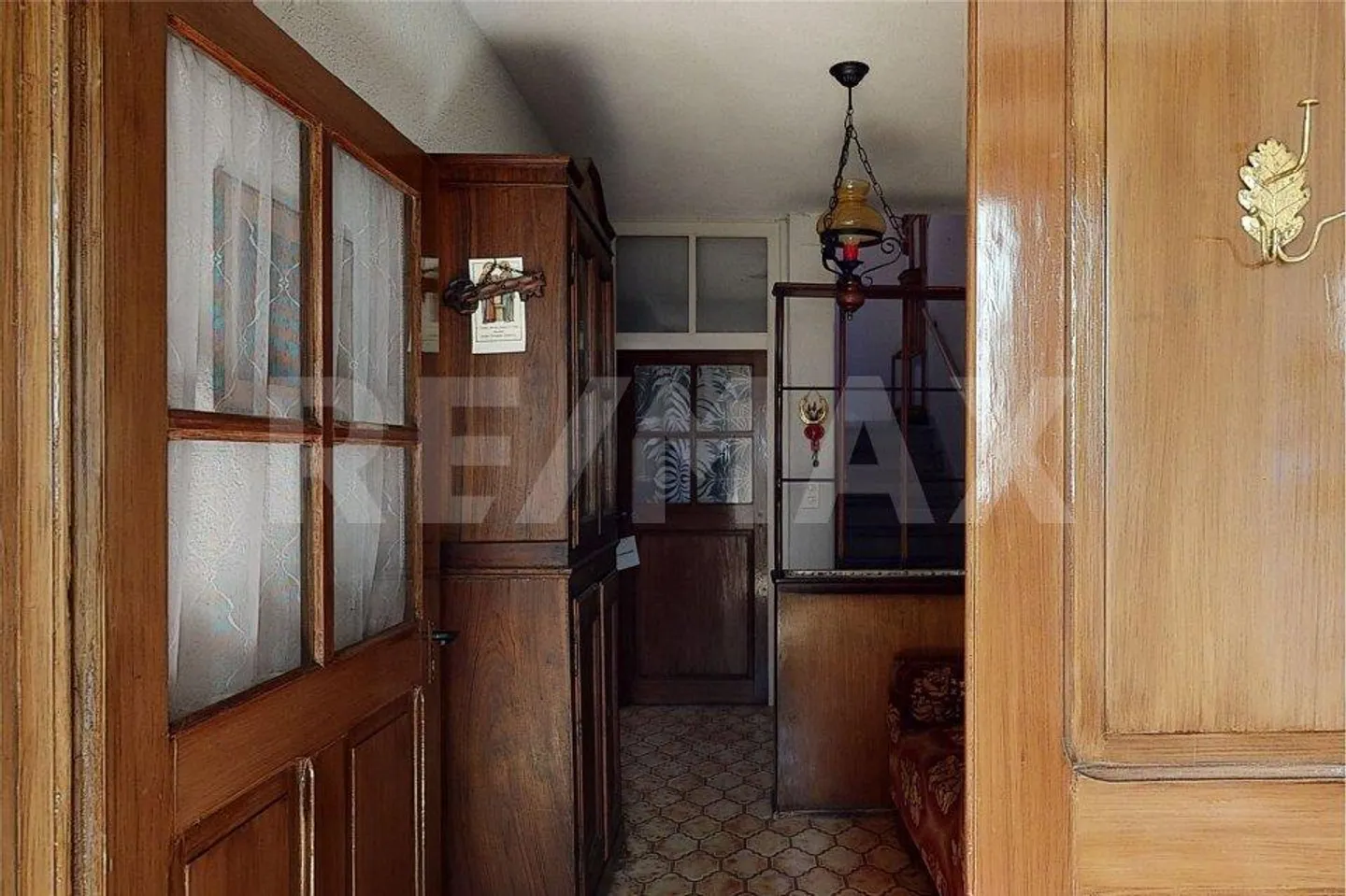 Semi-detached house with garden - Photo 6 of 13