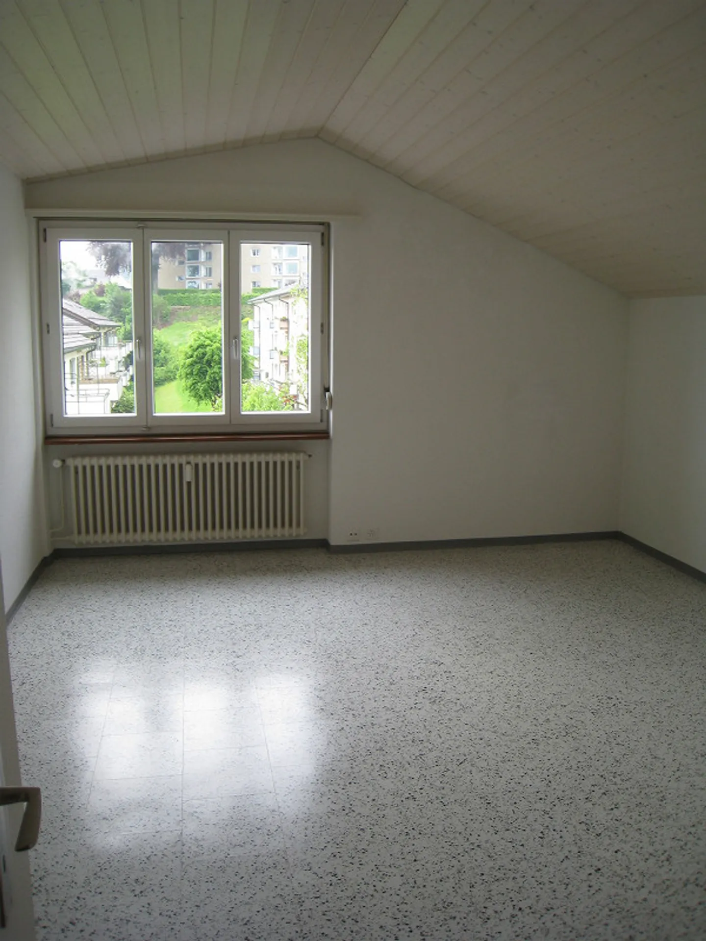 1-room attic apartment in a quiet residential area - Photo 3 of 5