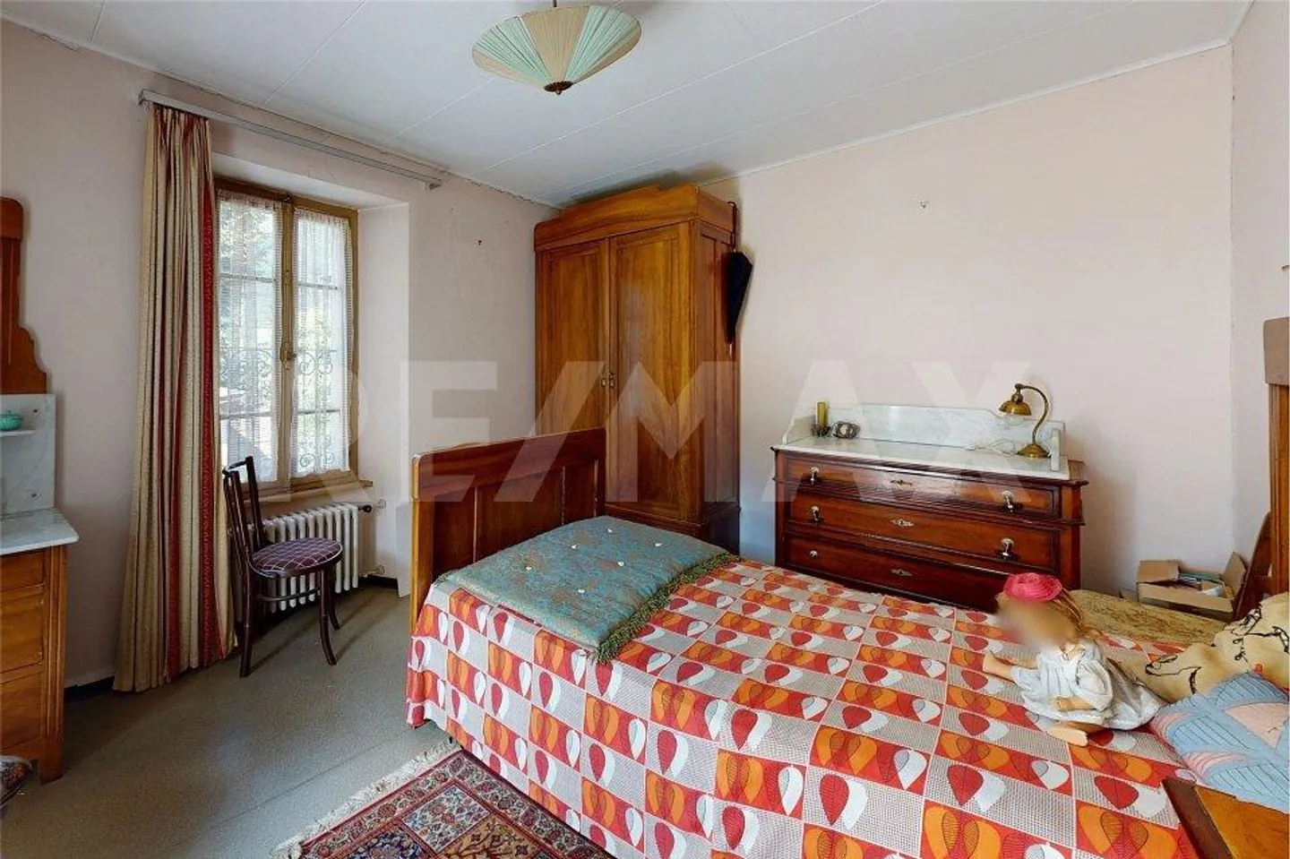 Semi-detached house with garden - Photo 10 of 13