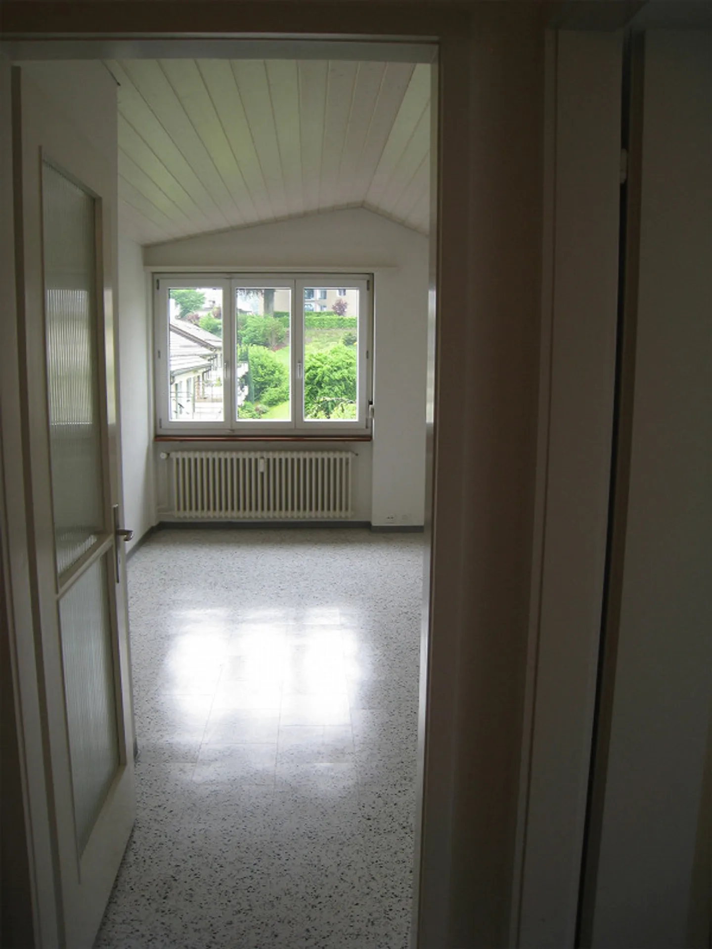 1-room attic apartment in a quiet residential area - Photo 4 of 5