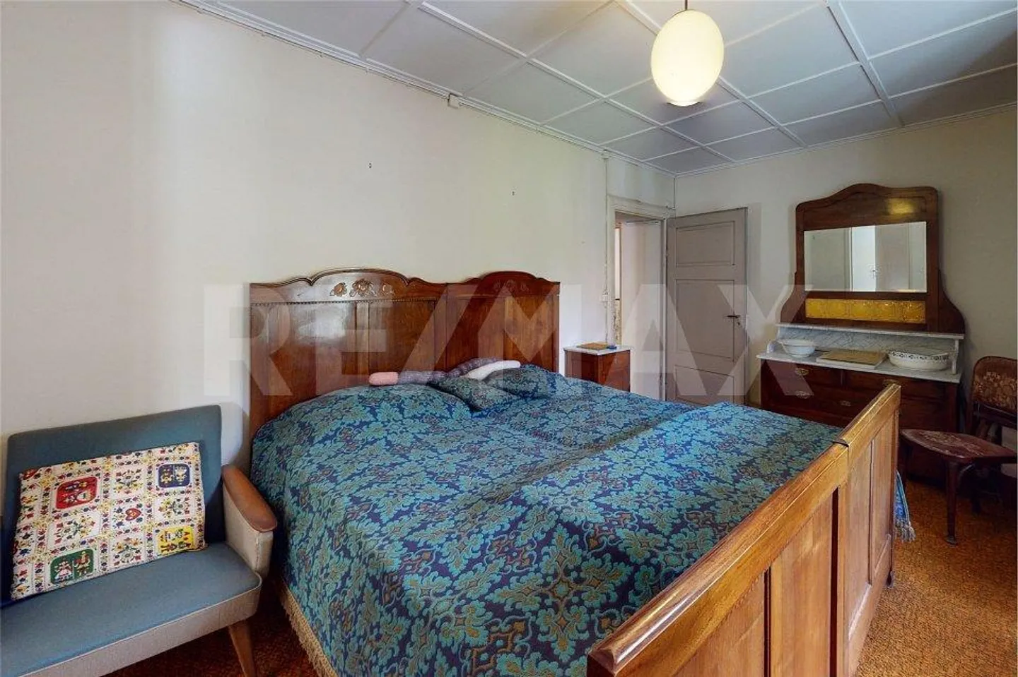 Semi-detached house with garden - Photo 11 of 13