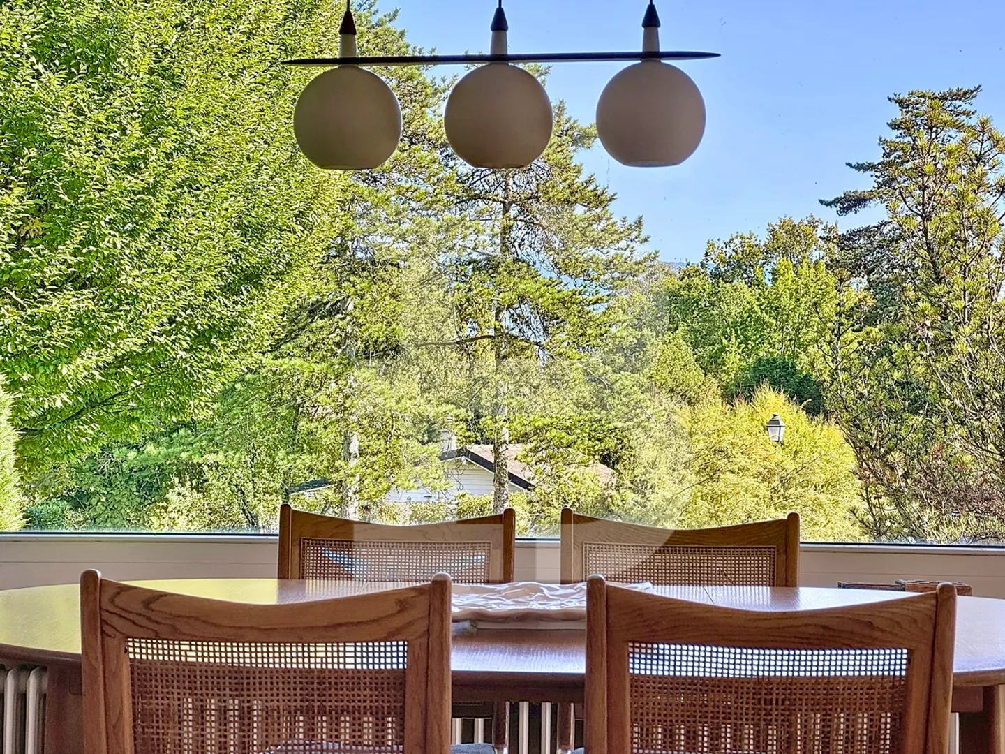 Bungalow individuel charmant avec piscine et grand potentiel - Photo 1 sur 8