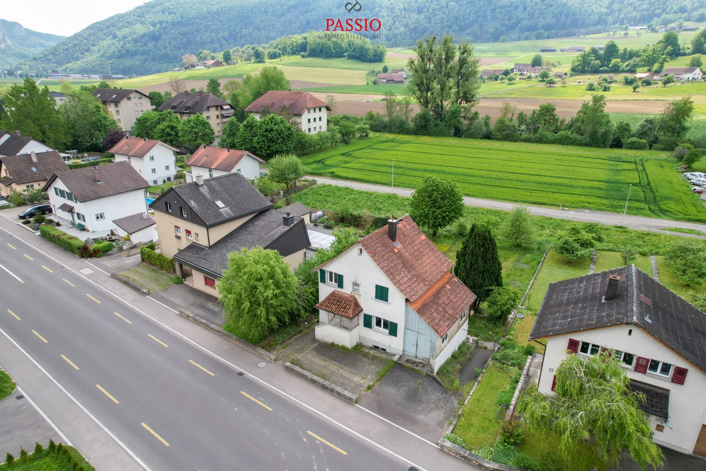 Terreno soleggiato di 722m² con casa unifamiliare esistente - Foto 3 di 8