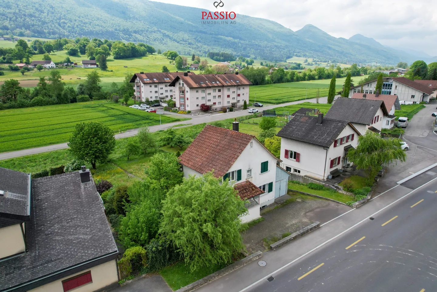 Terreno soleggiato di 722m² con casa unifamiliare esistente - Foto 4 di 8