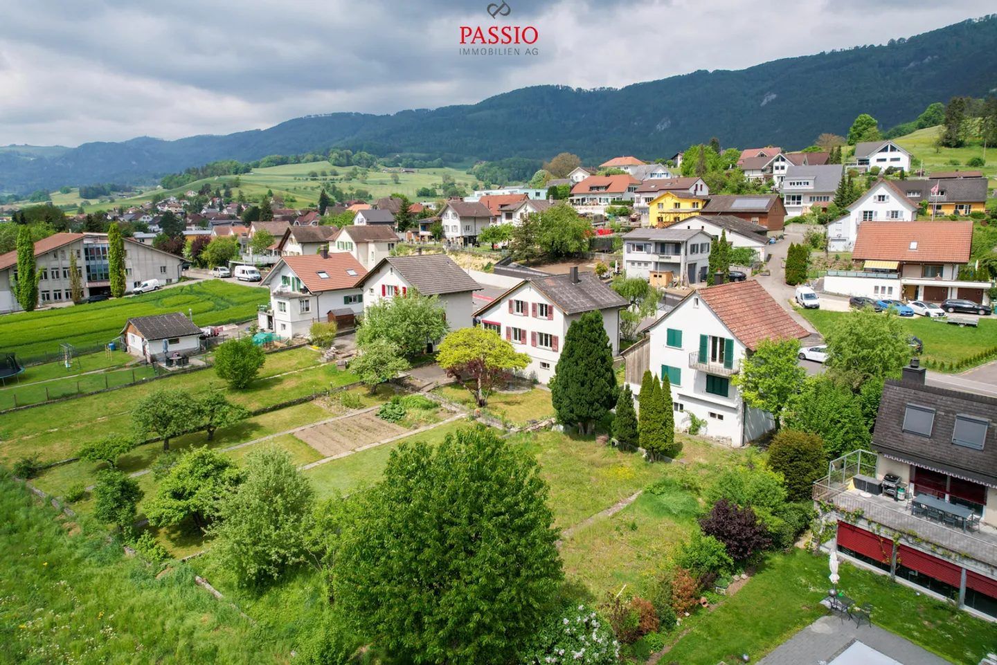 Terreno soleggiato di 722m² con casa unifamiliare esistente - Foto 5 di 8