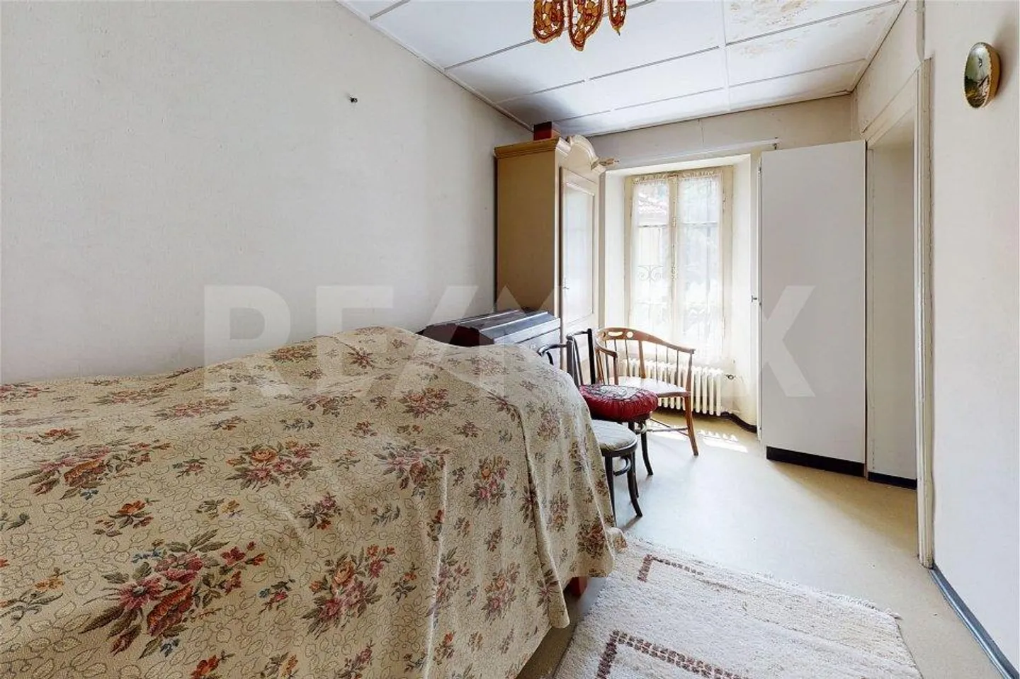 Semi-detached house with garden - Photo 13 of 13