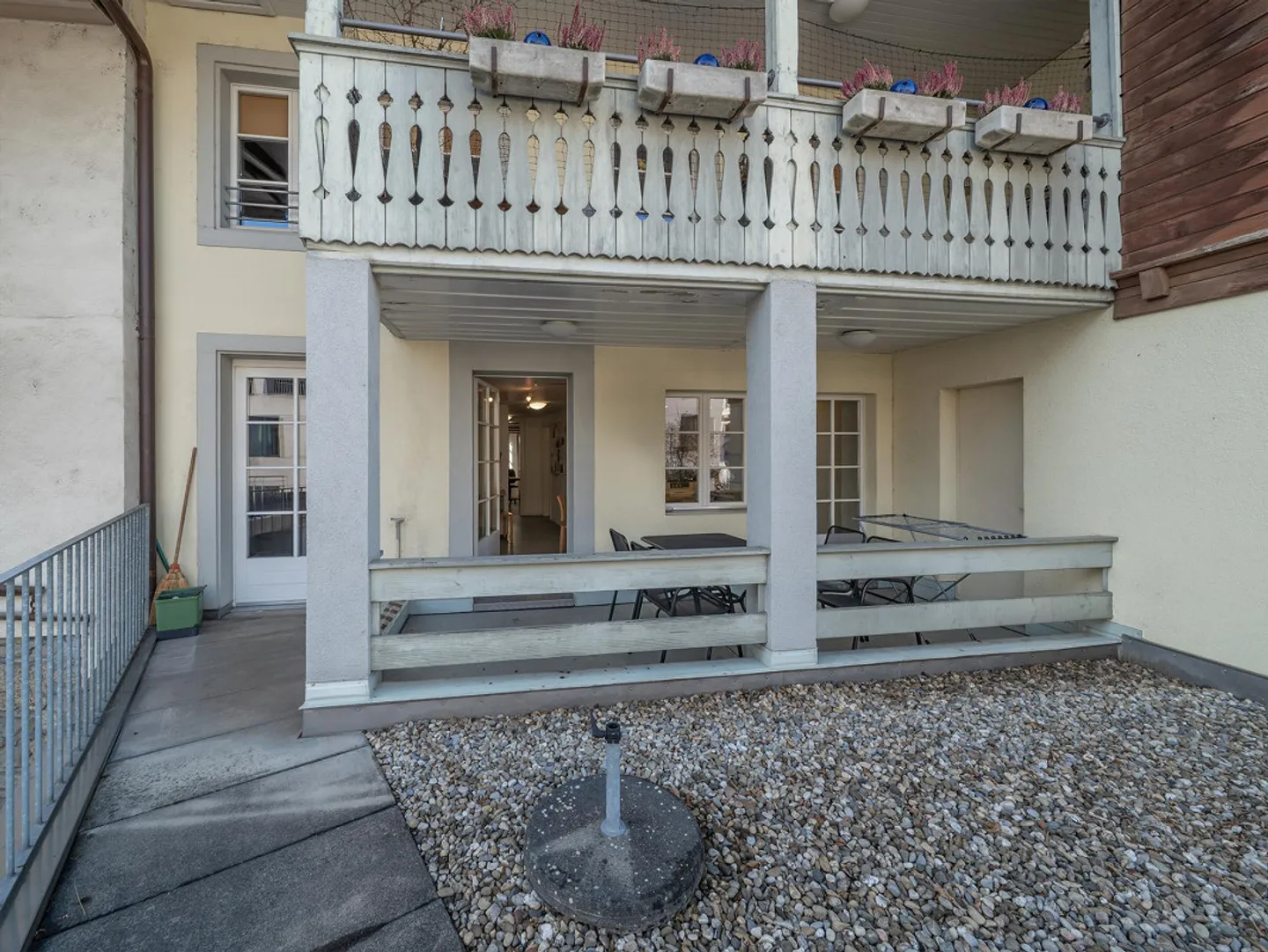 Charming Old Town Apartment Seeks New Tenant - Photo 6 of 9