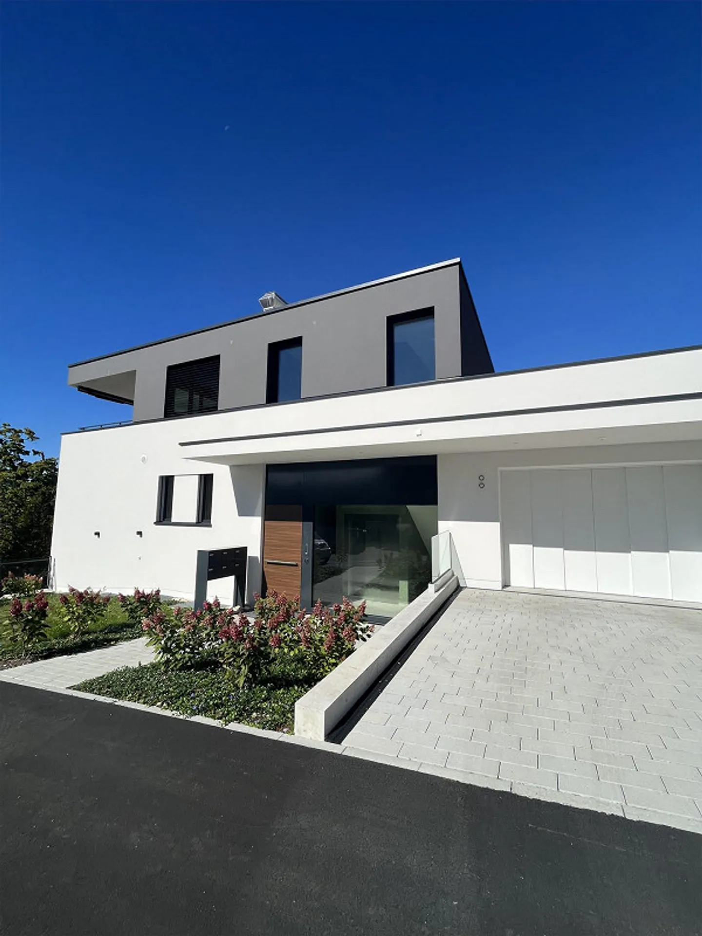 Appartamento elegante di 4,5 stanze con vista sulla città! - Foto 1 di 6