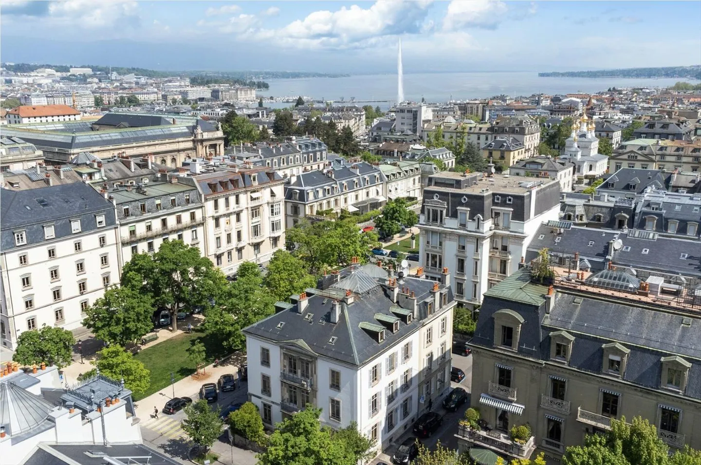 Exceptional private hotel in the heart of the city - Photo 2 of 13