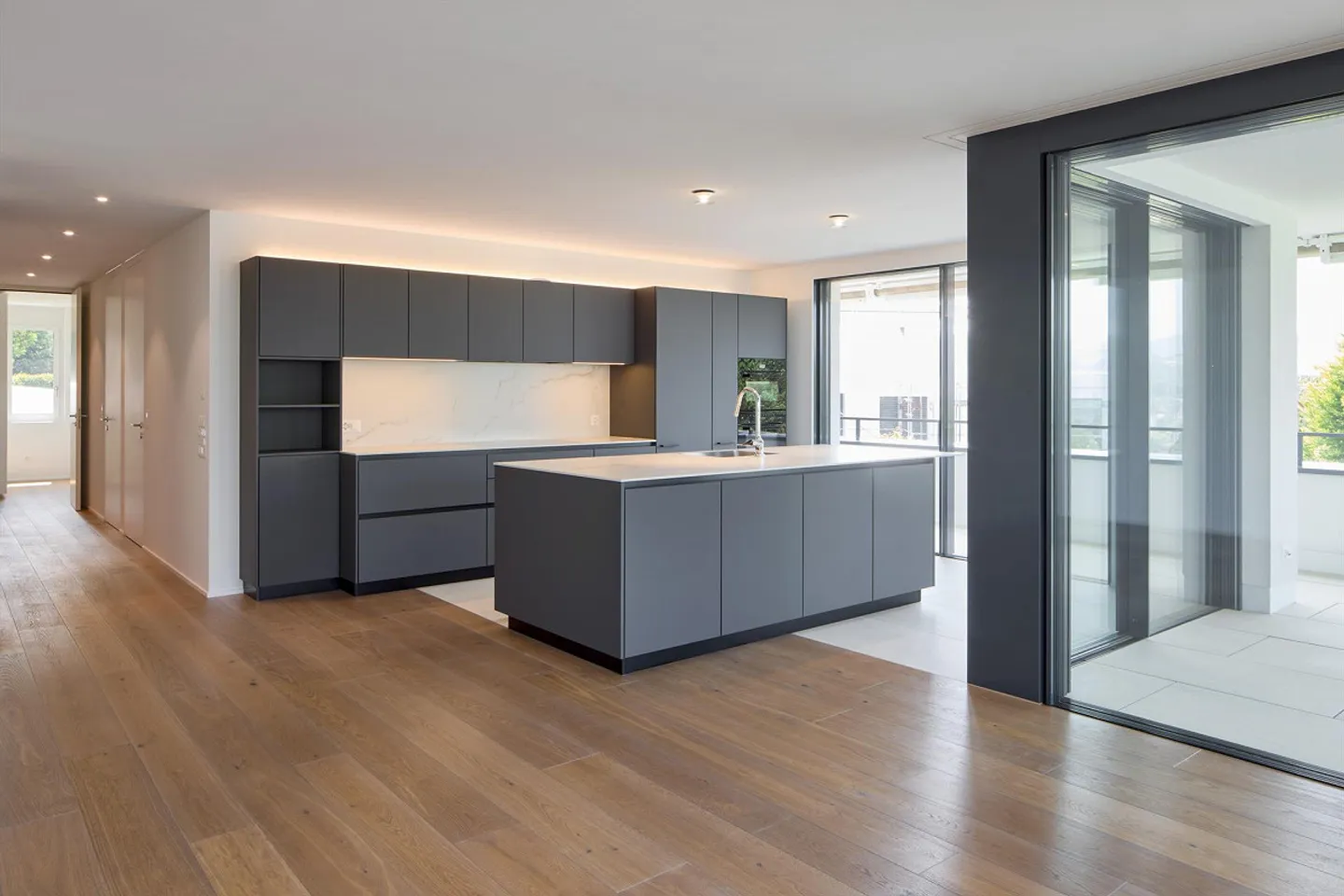 Appartamento elegante di 4,5 stanze con vista sulla città! - Foto 3 di 6