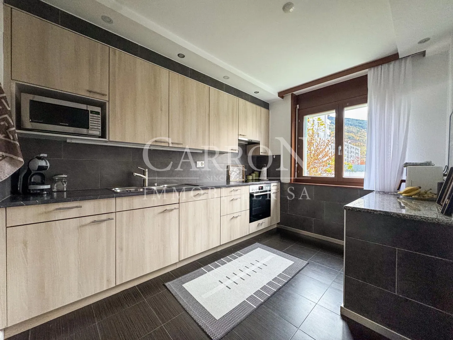 Bright 3-Bedroom Apartment - Photo 2 of 10