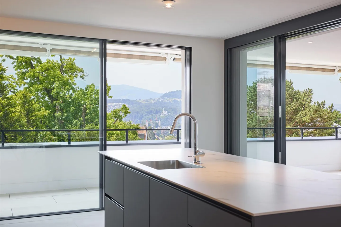 Appartamento elegante di 4,5 stanze con vista sulla città! - Foto 4 di 6