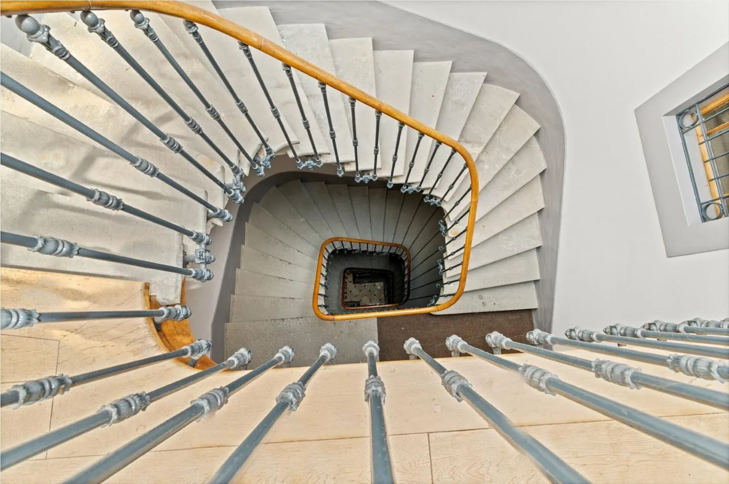 Exceptional private hotel in the heart of the city - Photo 13 of 13