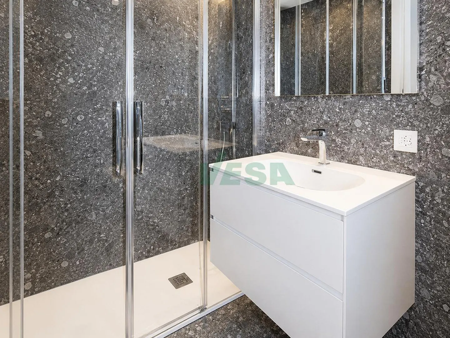 Beautiful modern 2.5-room furnished apartment in a central location - Photo 6 of 9