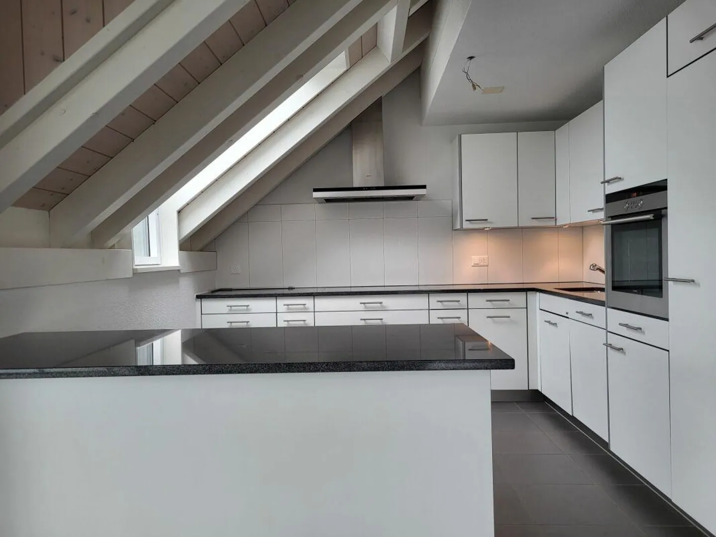 Geräumiges Loft in Kappelen - Foto 2 von 11