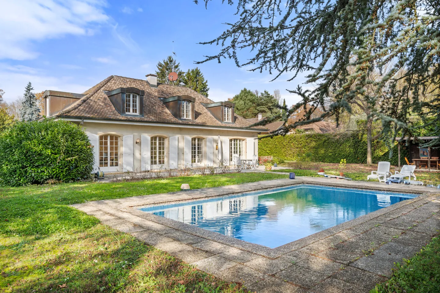 Beautiful family home in a residential area in Mies - Photo 2 of 23