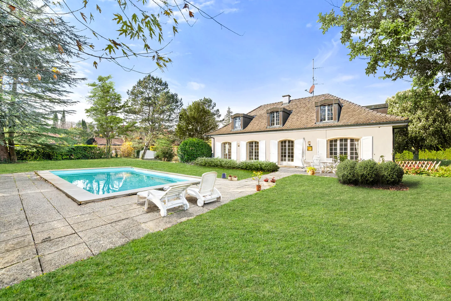 Beautiful family home in a residential area in Mies - Photo 1 of 23