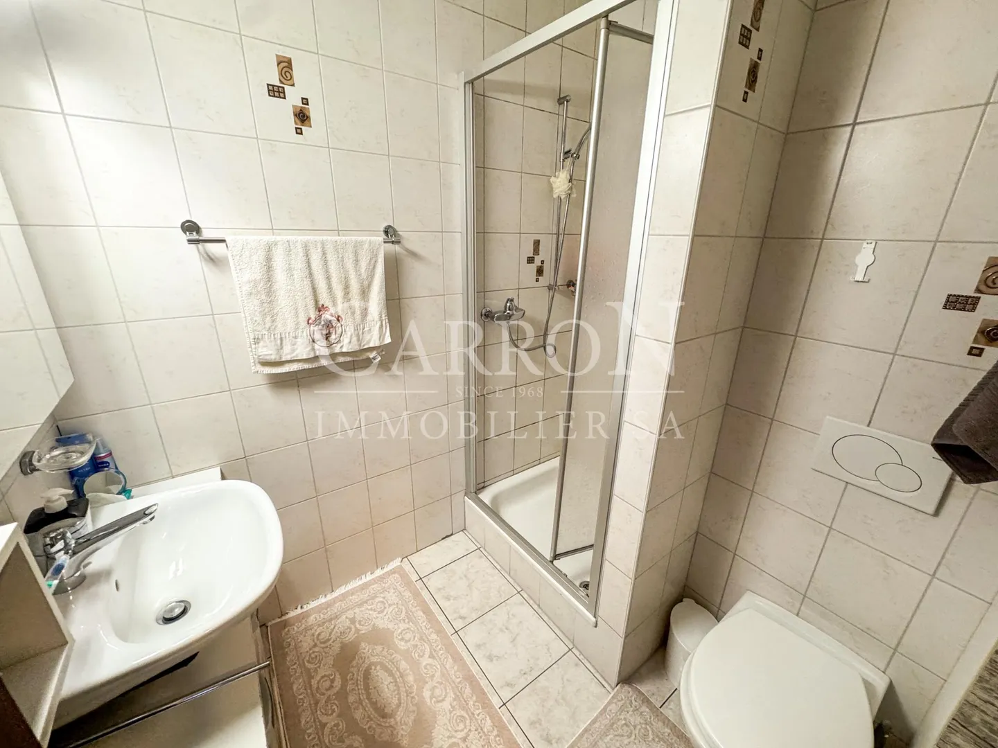 Bright 3-Bedroom Apartment - Photo 8 of 10