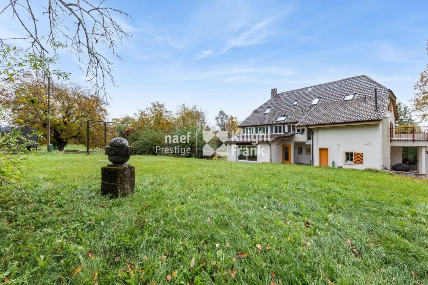 Stunning modern 8-room house with a large garden in Colombier - Photo 3 of 7