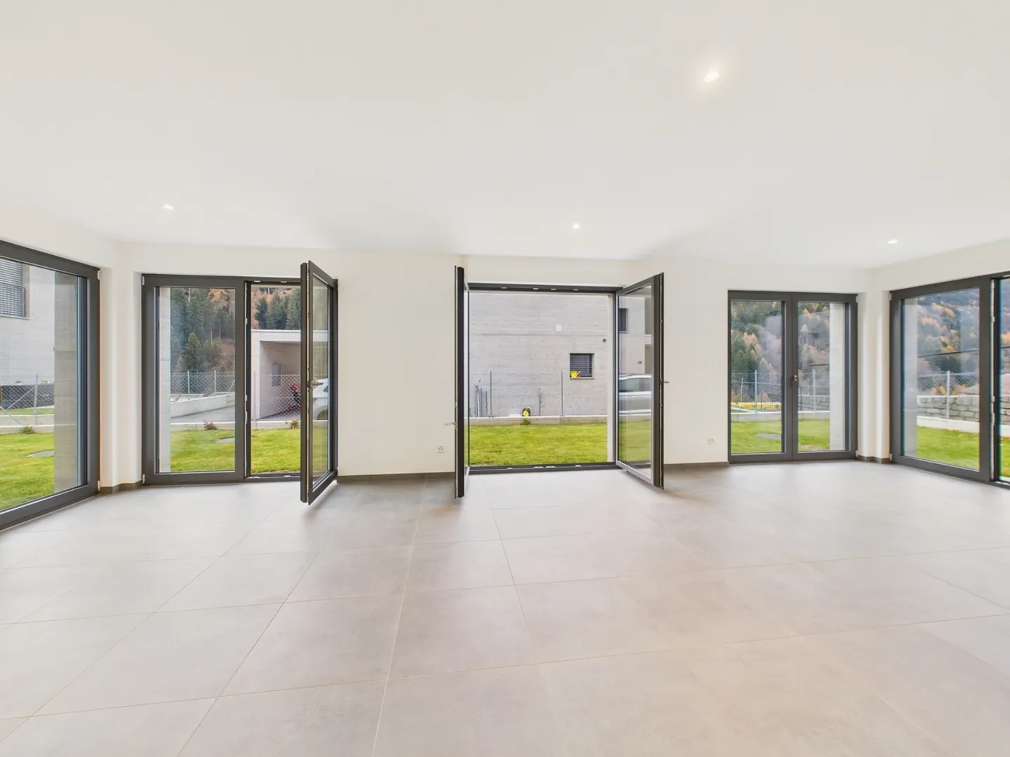 Villa élégante de nouvelle construction à Airolo au design moderne et luxueux - Photo 4 sur 13