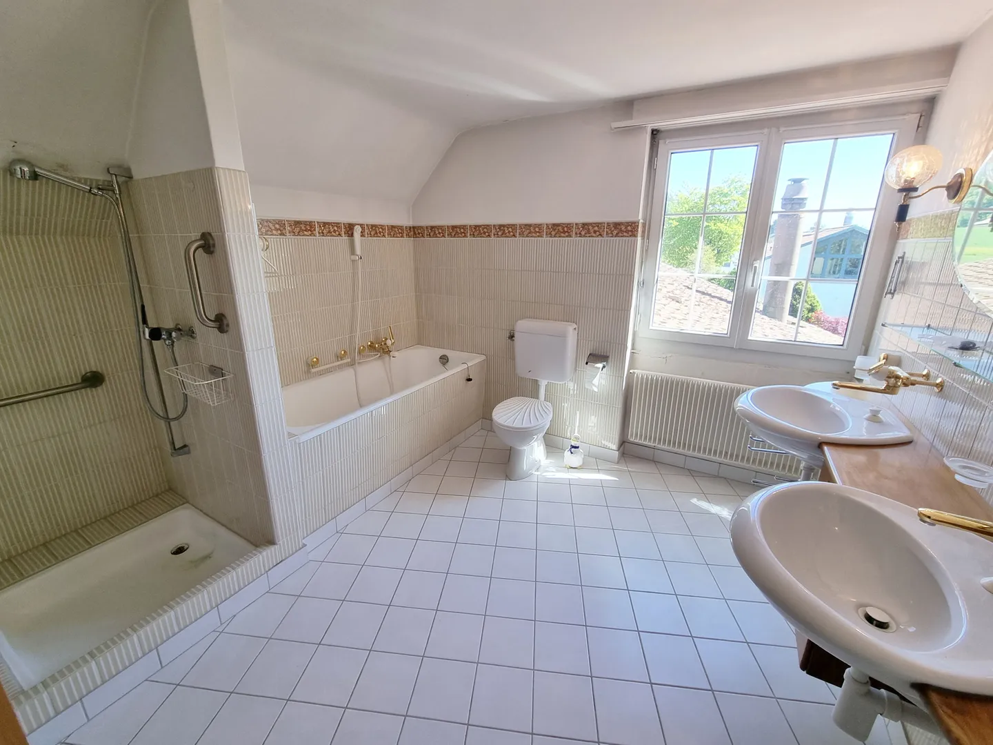 8.5-Room Country House Villa in the Best View Location with Large Garden - Photo 1 of 2