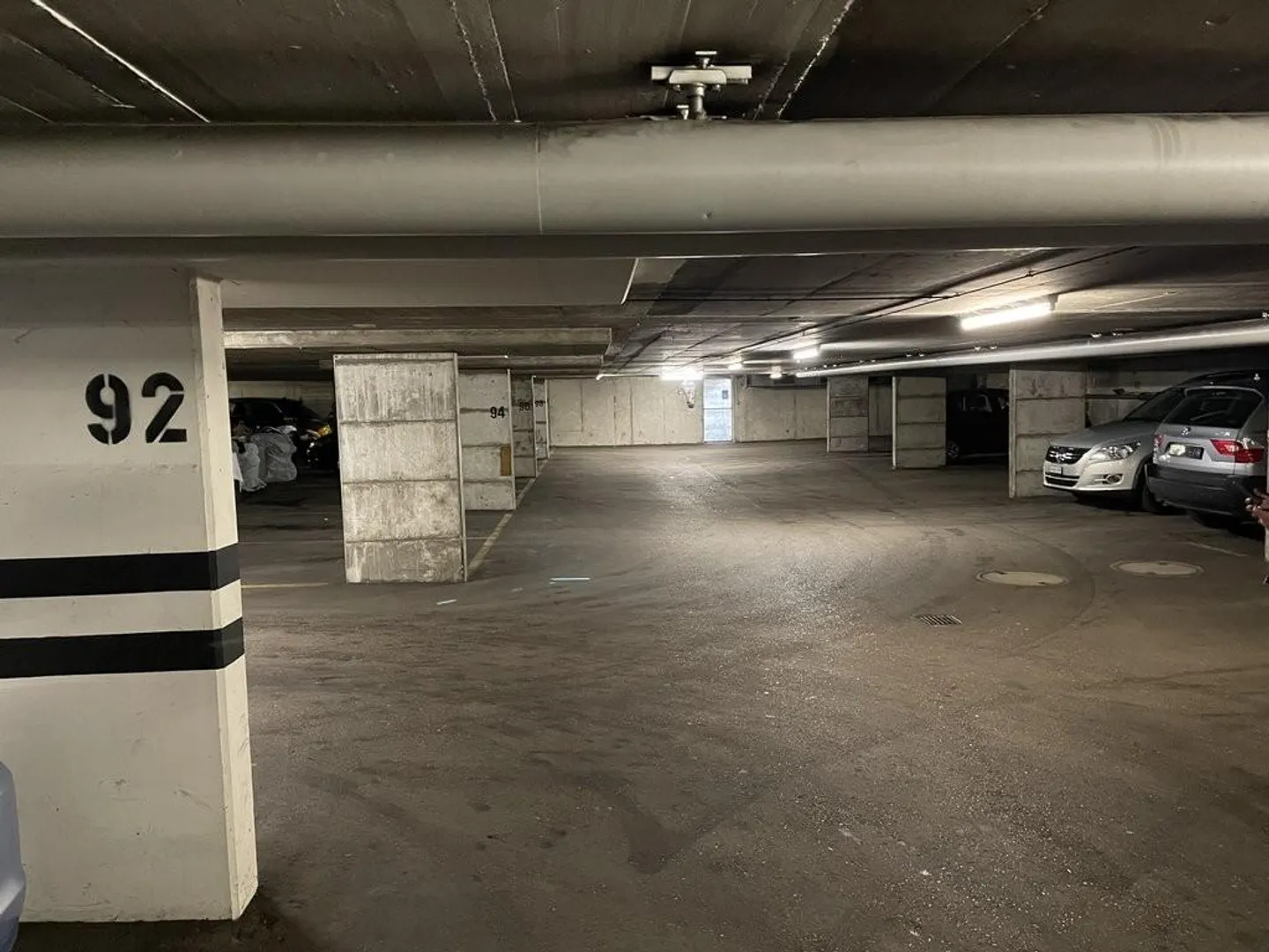 Affittare un parcheggio sotterraneo a Hombrechtikon - Foto 2 di 3