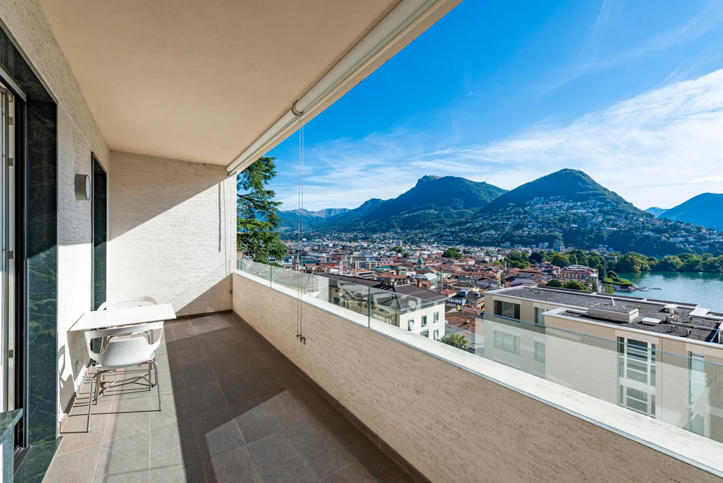 Duplex panoramique au centre de Lugano | Résidence Domus Pax - Photo 3 sur 20
