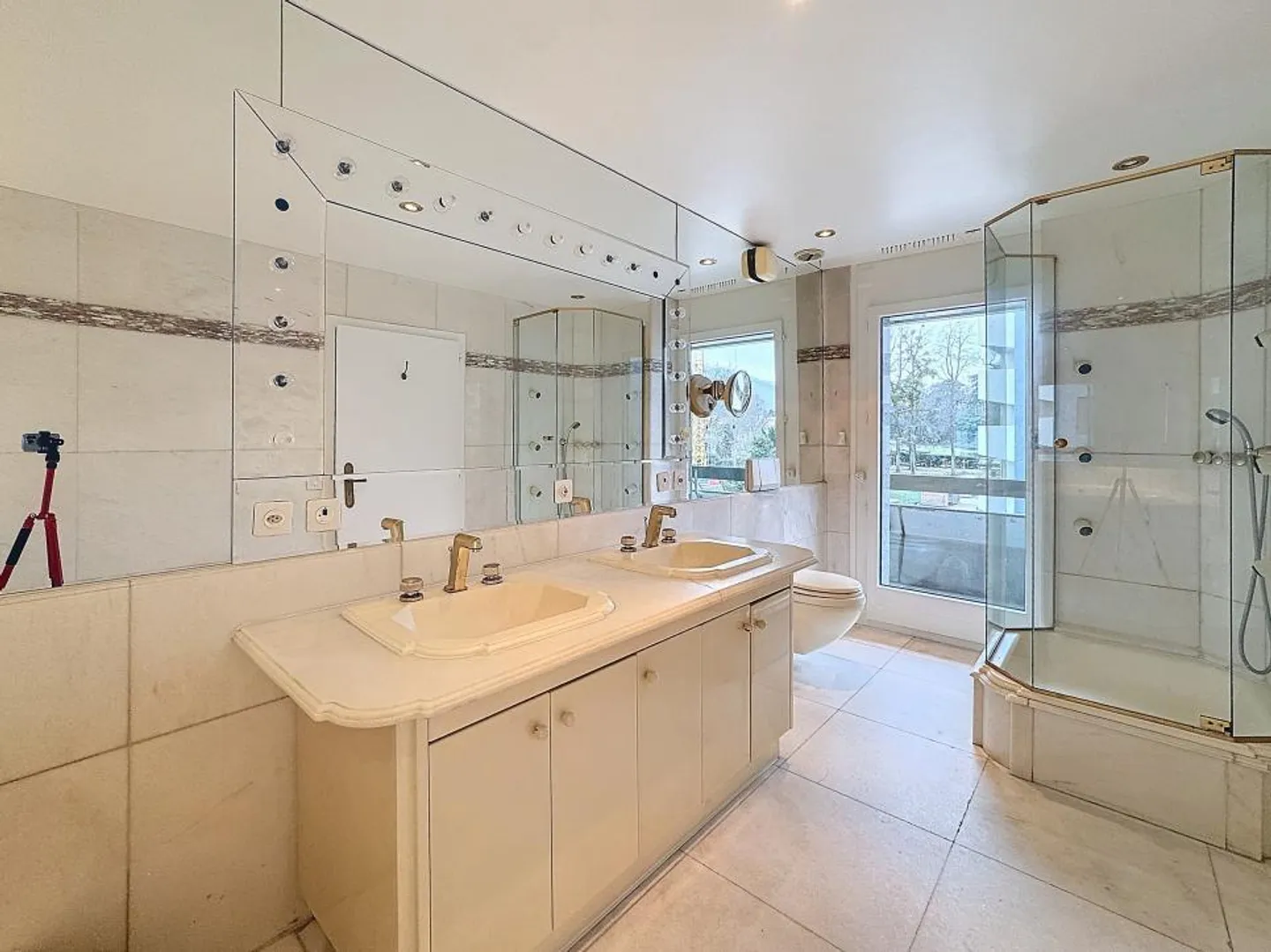 Spazioso duplex in una residenza tranquilla e verdeggiante - Foto 11 di 13