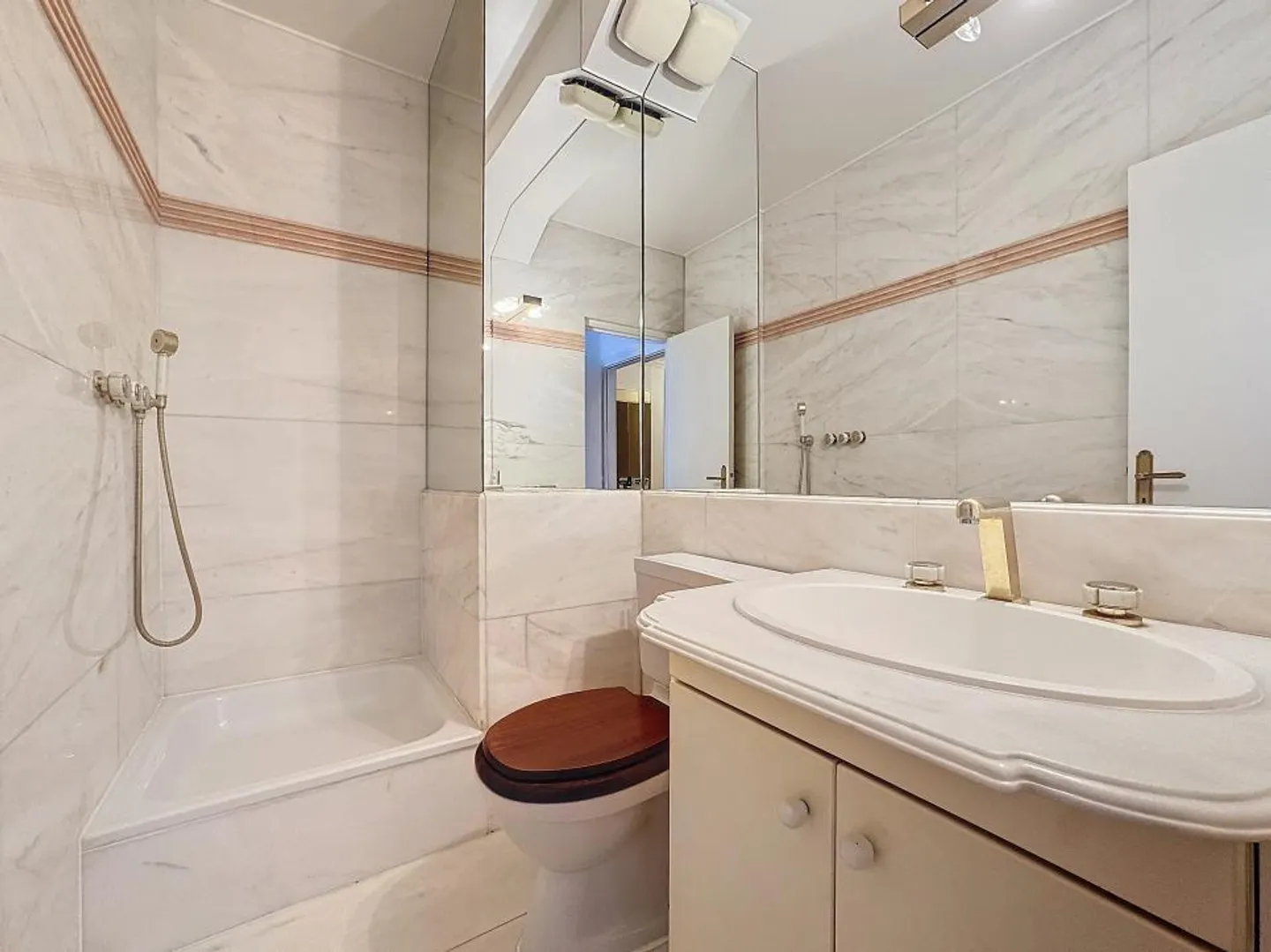 Spazioso duplex in una residenza tranquilla e verdeggiante - Foto 9 di 13