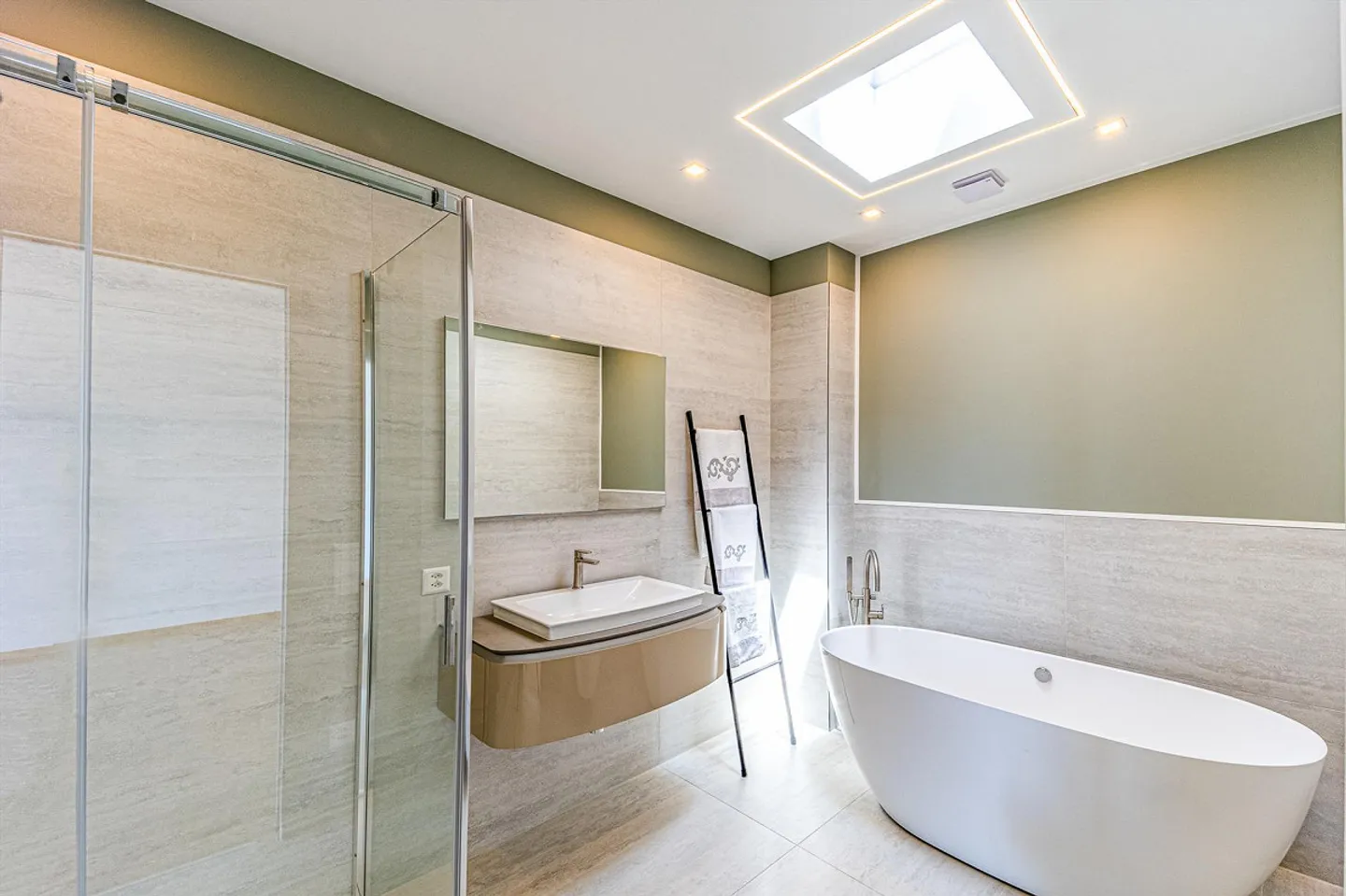 Renoviertes prestigeträchtiges Anwesen mit privatem Garten ? Aldesago, - Foto 14 von 17