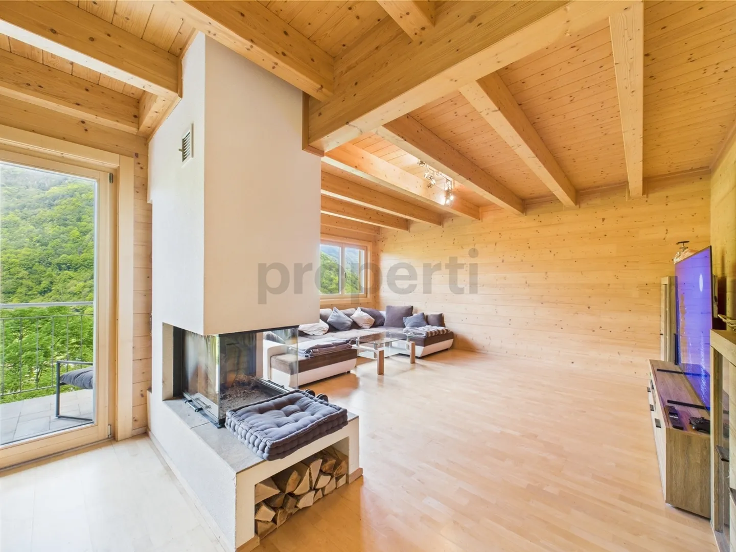 Unique single-family home in Cabbio – 5.5 rooms, three levels, mountain view - Photo 2 of 13