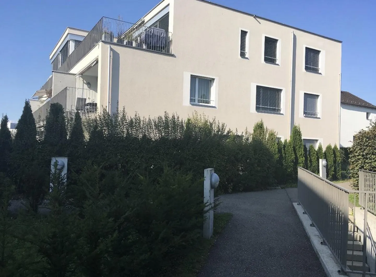 High-quality 4.5-room penthouse apartment in Glattbrugg - Photo 1 of 13