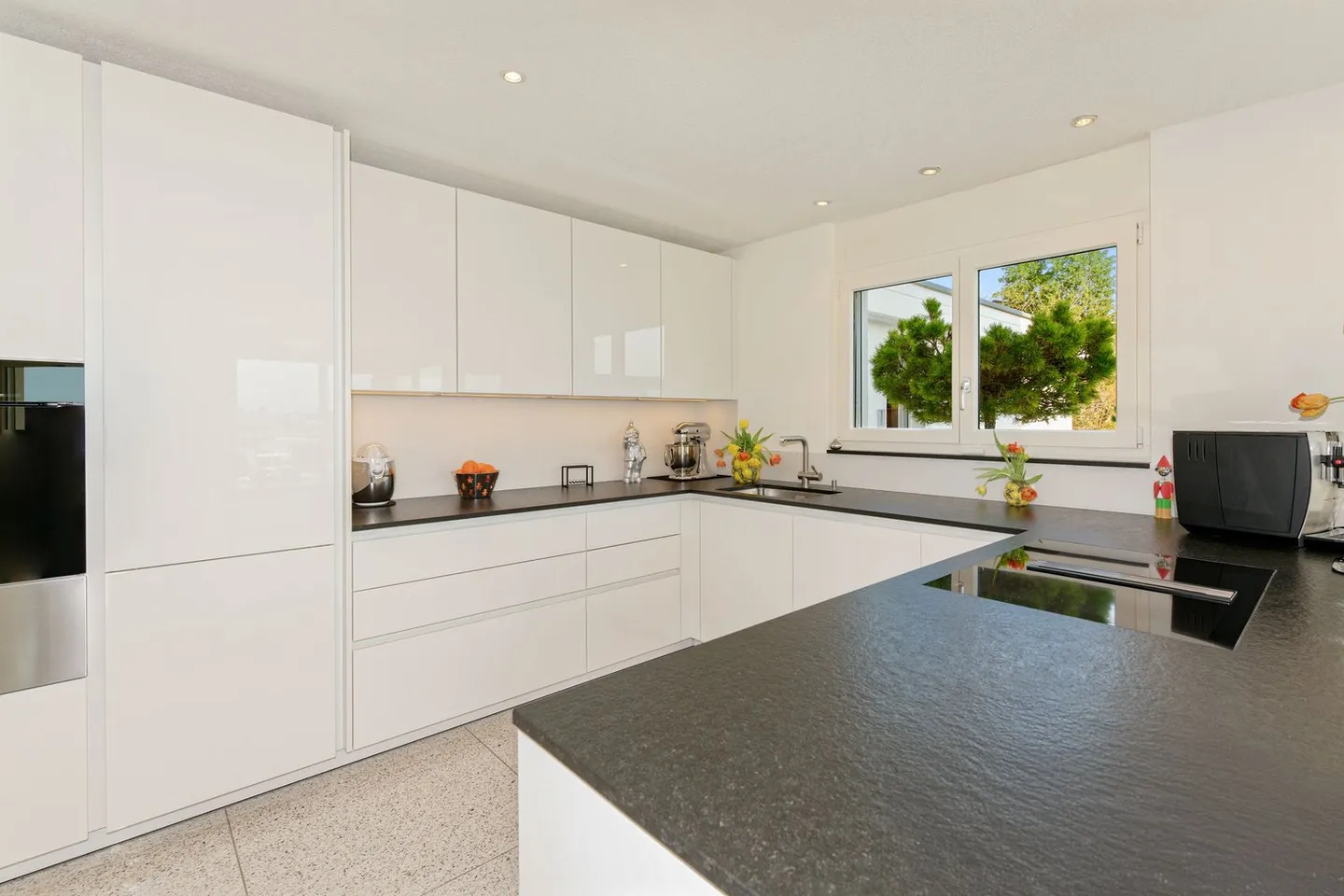 Ihr neues Zuhause: 6.5-Zimmer-Einfamilienhaus mit herrlicher Weitsicht bis in die Berge - Foto 6 di 18