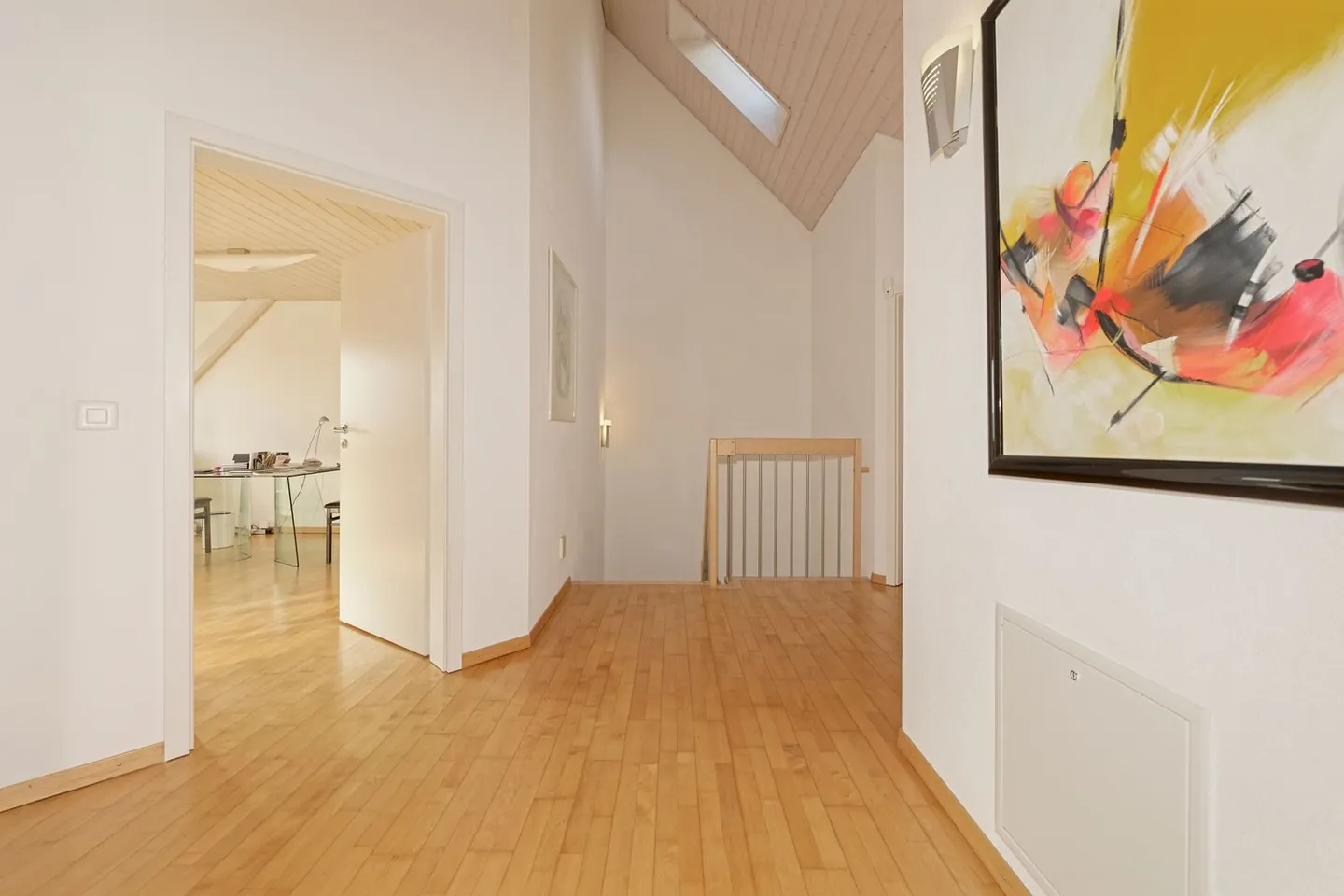 Ihr neues Zuhause: 6.5-Zimmer-Einfamilienhaus mit herrlicher Weitsicht bis in die Berge - Foto 8 di 18