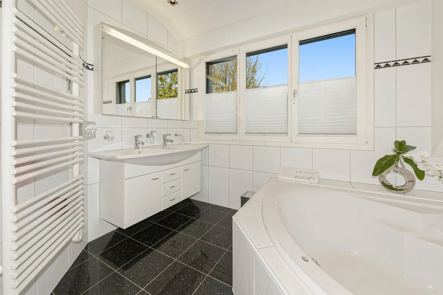 Ihr neues Zuhause: 6.5-Zimmer-Einfamilienhaus mit herrlicher Weitsicht bis in die Berge - Foto 10 di 18