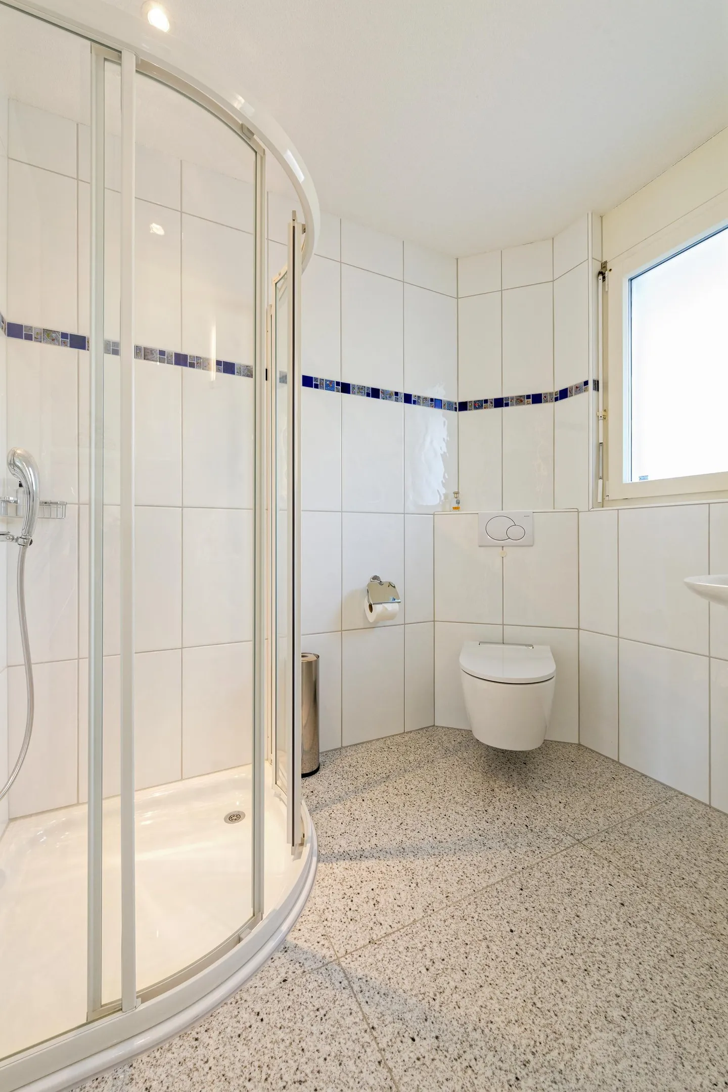 Ihr neues Zuhause: 6.5-Zimmer-Einfamilienhaus mit herrlicher Weitsicht bis in die Berge - Foto 12 di 18