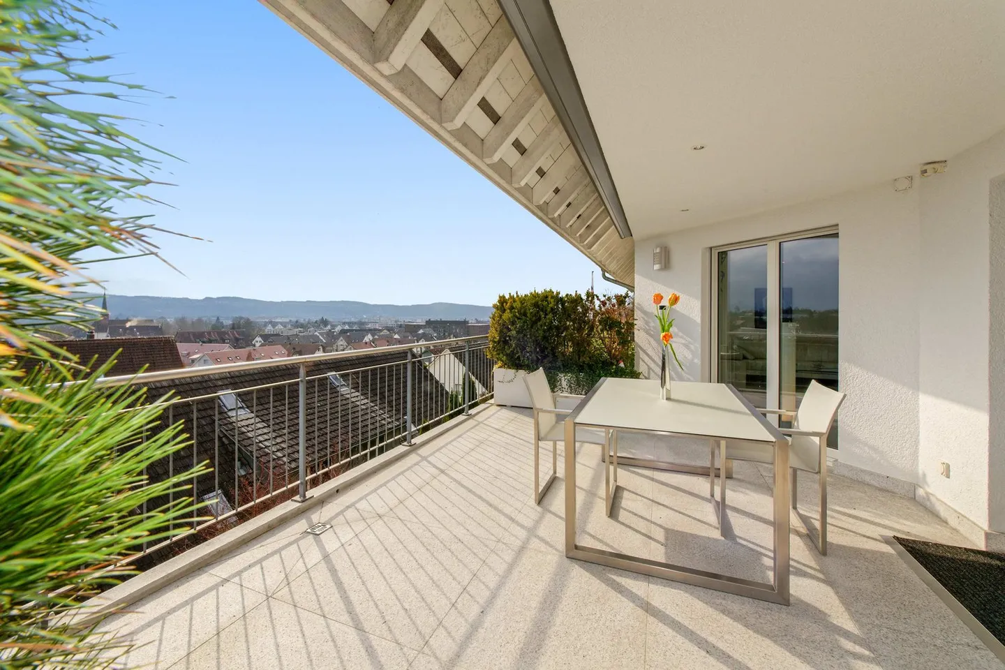 Ihr neues Zuhause: 6.5-Zimmer-Einfamilienhaus mit herrlicher Weitsicht bis in die Berge - Foto 15 di 18