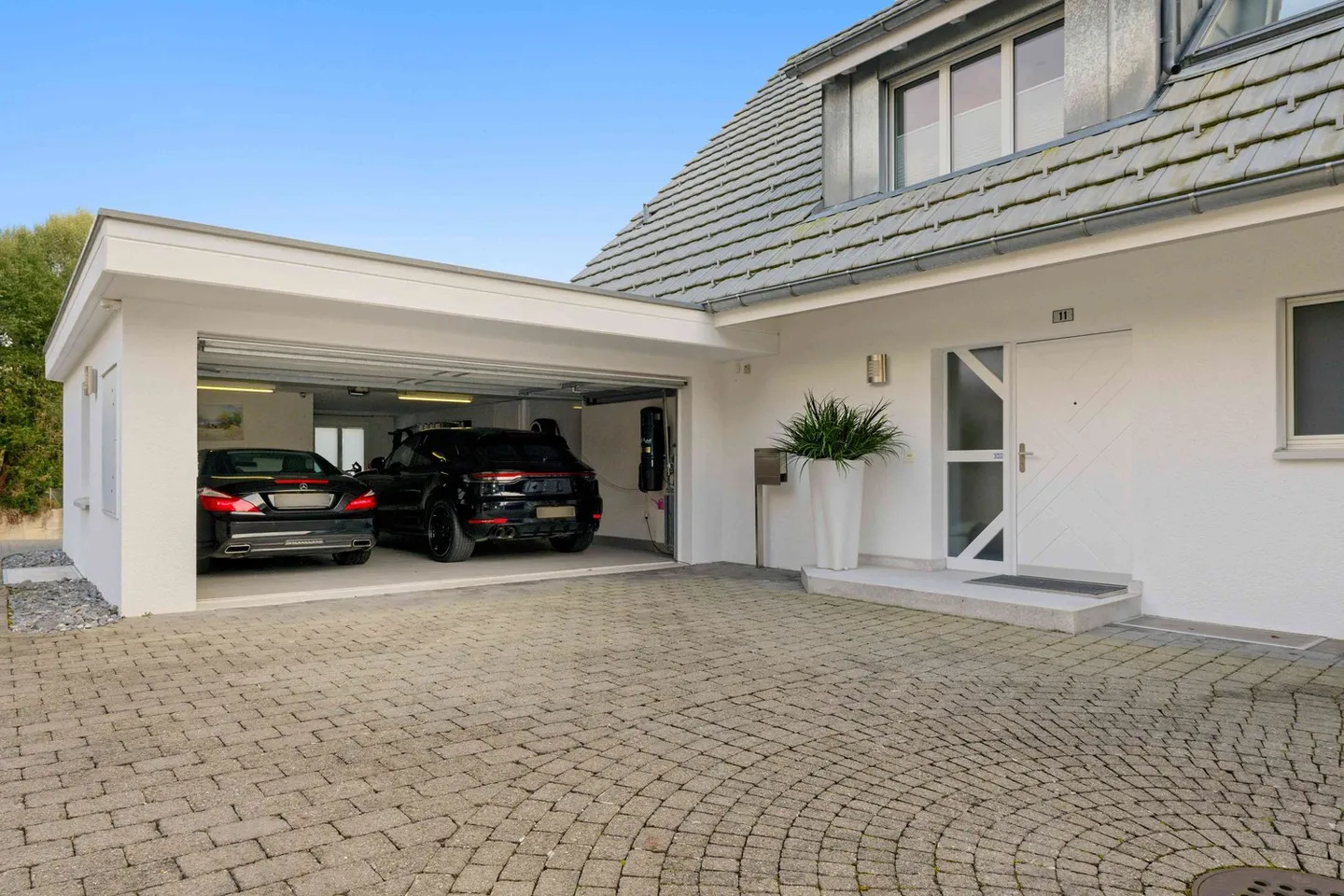 Ihr neues Zuhause: 6.5-Zimmer-Einfamilienhaus mit herrlicher Weitsicht bis in die Berge - Foto 16 di 18