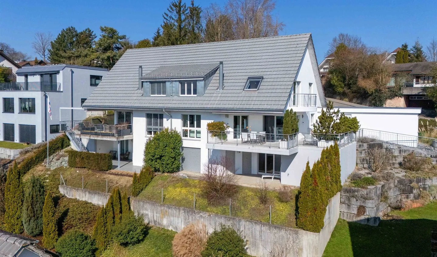 Ihr neues Zuhause: 6.5-Zimmer-Einfamilienhaus mit herrlicher Weitsicht bis in die Berge - Foto 17 di 18