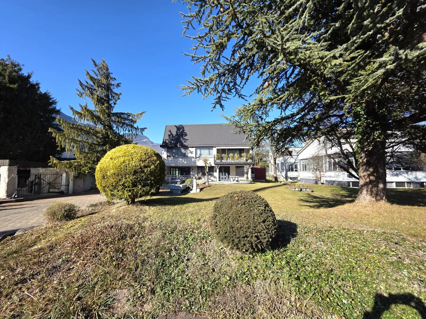 Wohn- & Gewerbeliegenschaft mit unbegrenztem Entwicklungspotential an Top-Standort - Photo 2 of 31