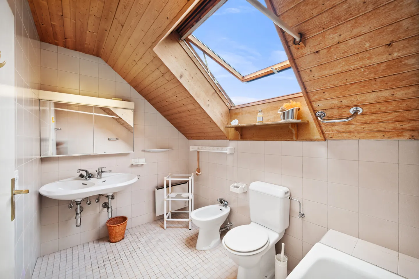 Beautiful family home in a residential area in Mies - Photo 15 of 23