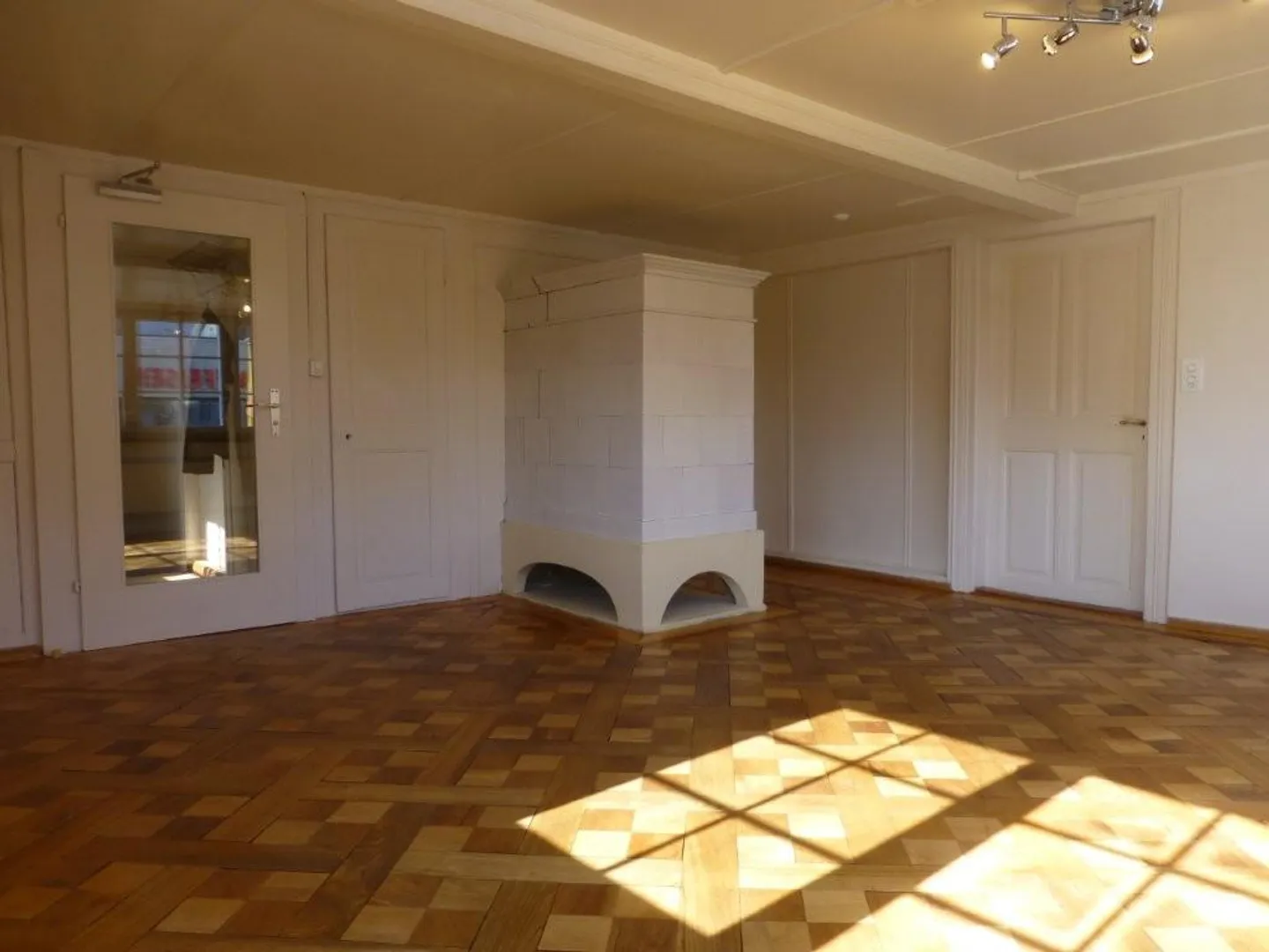 Appartamento affascinante con 3 stanze e 2 stanze aggiuntive in posizione centrale - Foto 5 di 19