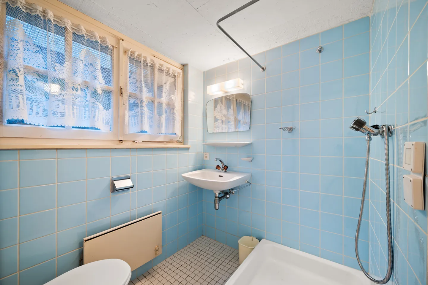 Beautiful family home in a residential area in Mies - Photo 19 of 23