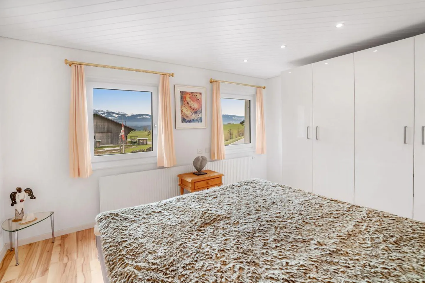 HOUSE WITH APARTMENT - Photo 4 of 10