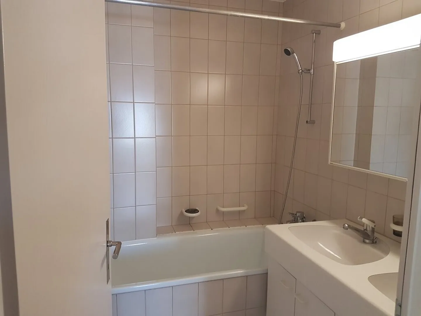 Stylish Living in a Central Location - Photo 8 of 11