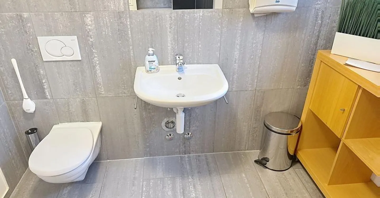 Modernes medizinisches Büro - Foto 3 von 8