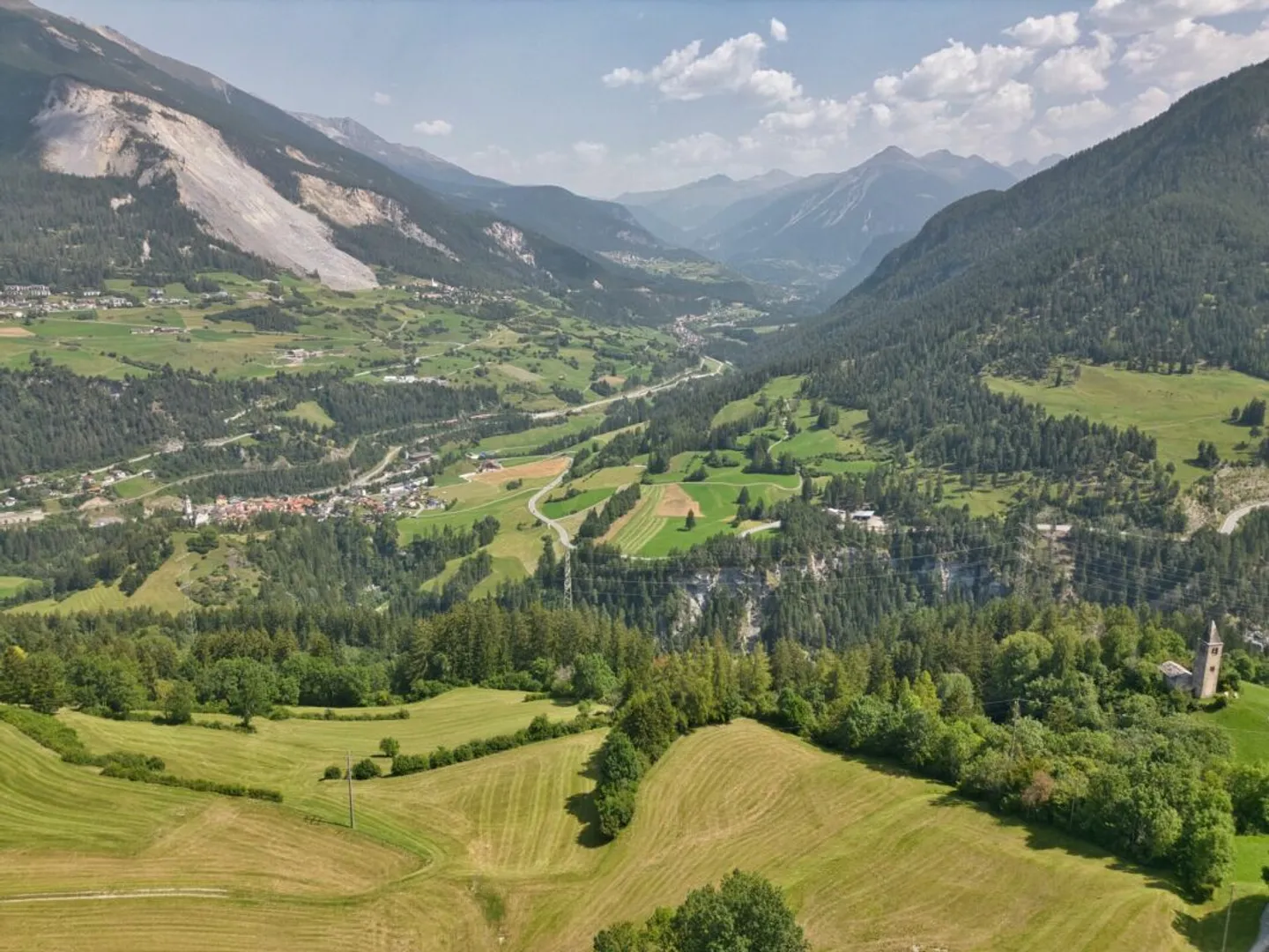 Terrain à bâtir avec étable dans la zone centrale du village - Photo 8 sur 9