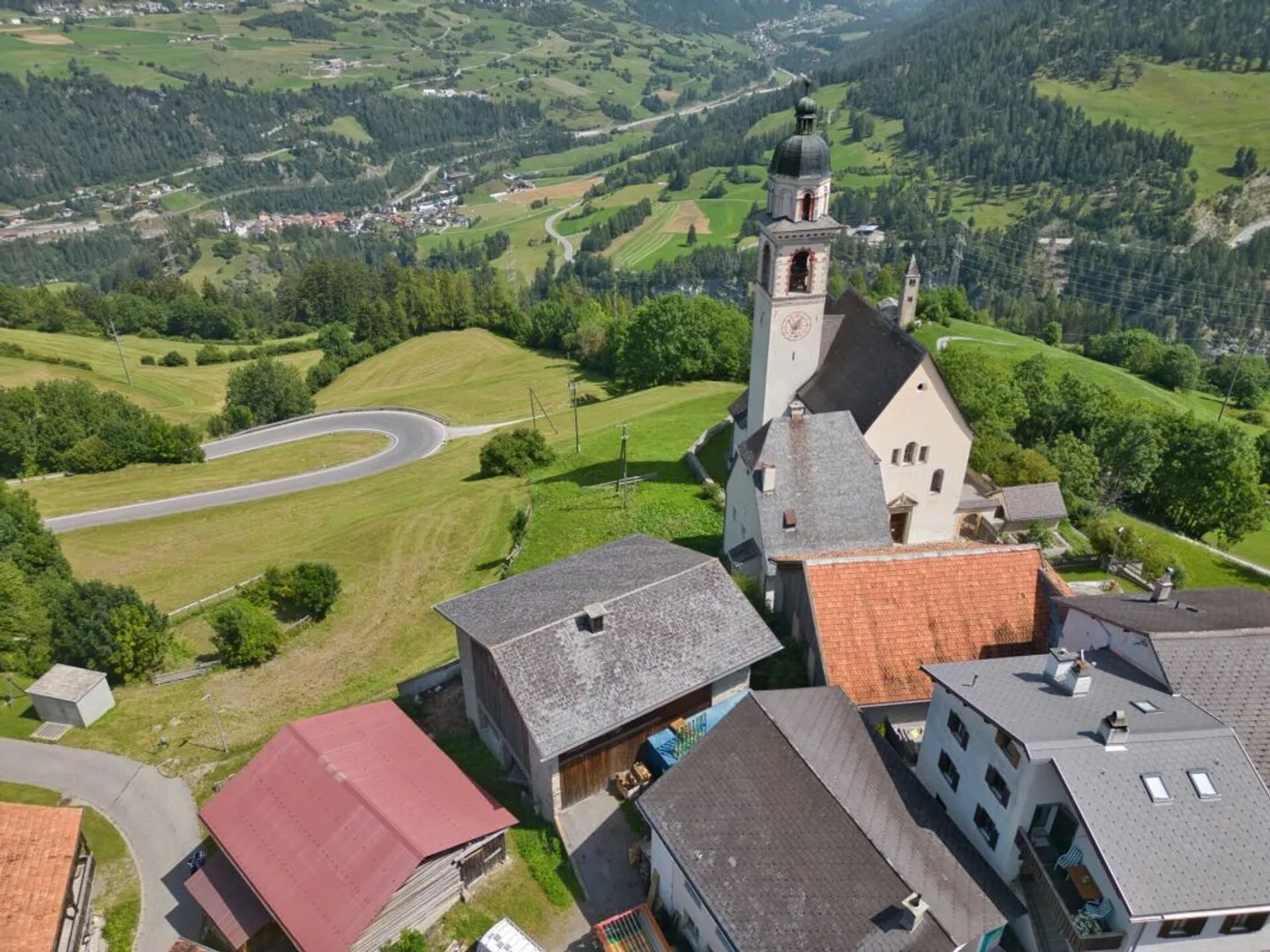 Terrain à bâtir avec étable dans la zone centrale du village - Photo 5 sur 9