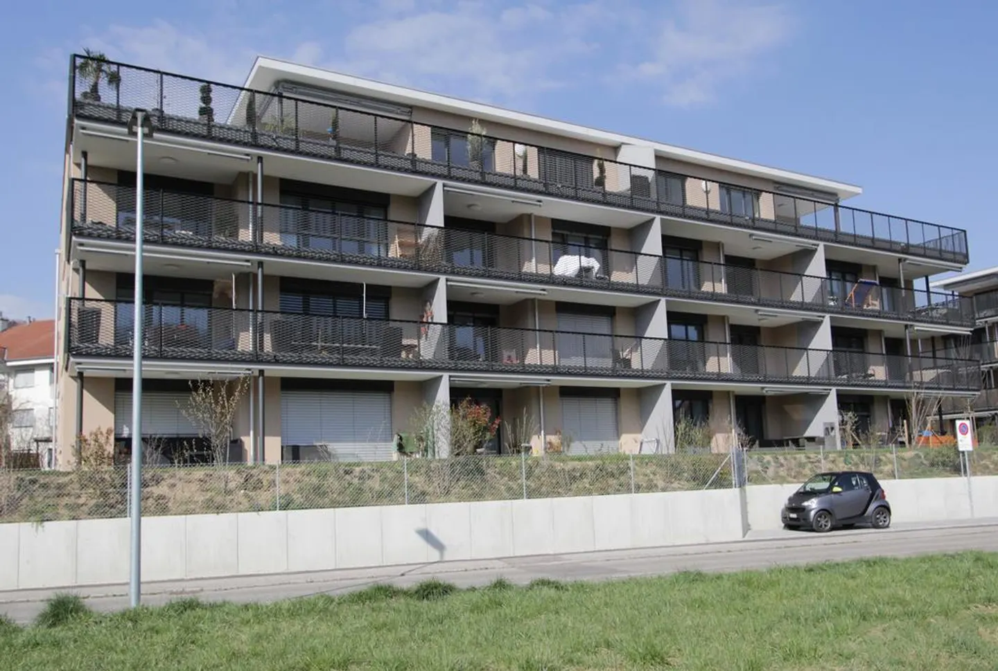 Modern apartment with garden seating area and private laundry room - Photo 1 of 7